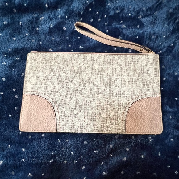 Michael Kors wristlet - Picture 2 of 5